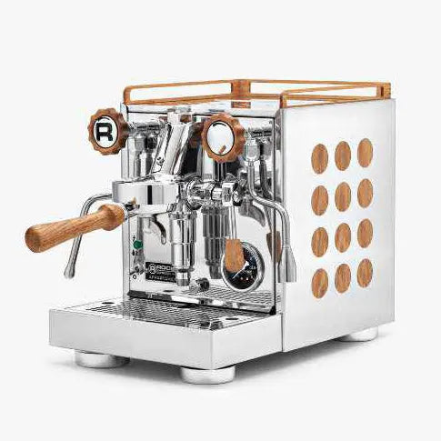 Rocket Appartamento macchina Espresso in acciaio inox con dettagli in legno e design moderno per caffè di qualità.