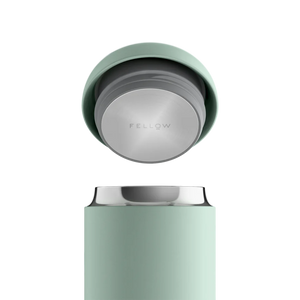 Tazza da caffè verde menta isolata e riutilizzabile per take away, parte di Fellow e Ultime novità, tutto sul caffè.
