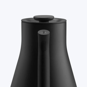 Bollitore nero opaco con design elegante e manico ergonomico, parte di Fellow, EspressoGear, tutto sul caffè