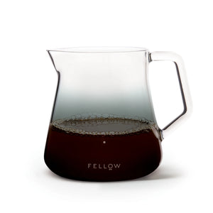 Caraffa per servire il caffè con design elegante per una preparazione precisa, accessori per barista, ultime novità, tutto sul caffè.