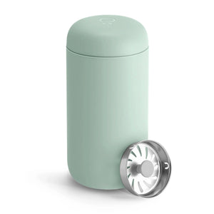 Tazza da caffè isolata e riutilizzabile di colore verde menta per take away, parte delle ultime novità, tutto sul caffè.