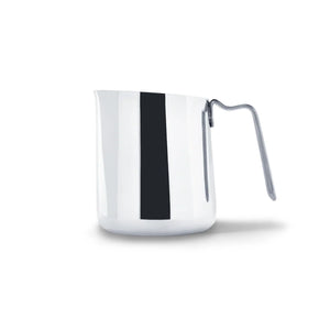 Brocca per latte lucidato in acciaio inox con beccuccio a getto preciso, parte di Accessori Espresso e Brocche per latte, tutto sul caffè.