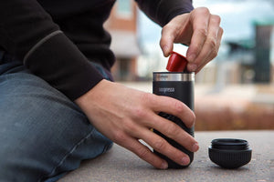 Adattatore capsule Hordozható nero per Nespresso OriginalLine collegato a Nanopresso, da Senaste nytt e Barista Espresso.
