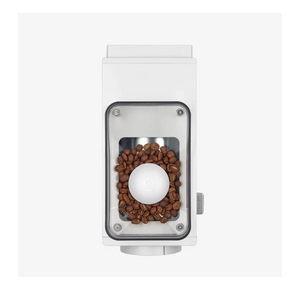 Macina per espresso elettrica bianca con chicchi nel contenitore, parte di Fellow ed EspressoGear, tutto sul caffè.