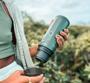 Hordozható macchina da caffè espresso verde foresta con tazza abbinata, perfetta per la preparazione manuale all'aperto da Ultime novità.