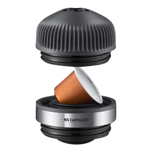 Adattatore in nero e acciaio per capsule Nespresso OriginalLine, accessori per espresso da Wacaco e EspressoGear.